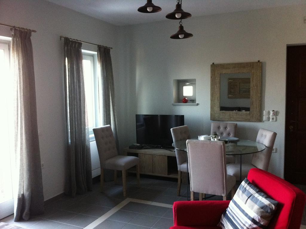 Heliades Maisonettes Mithymna Room photo